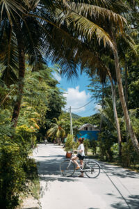 Se déplacer à vélo sur l'ile de la Digue aux Seychelles