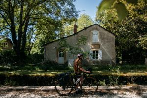 maison éclusière sur la véloroute Coeur de France