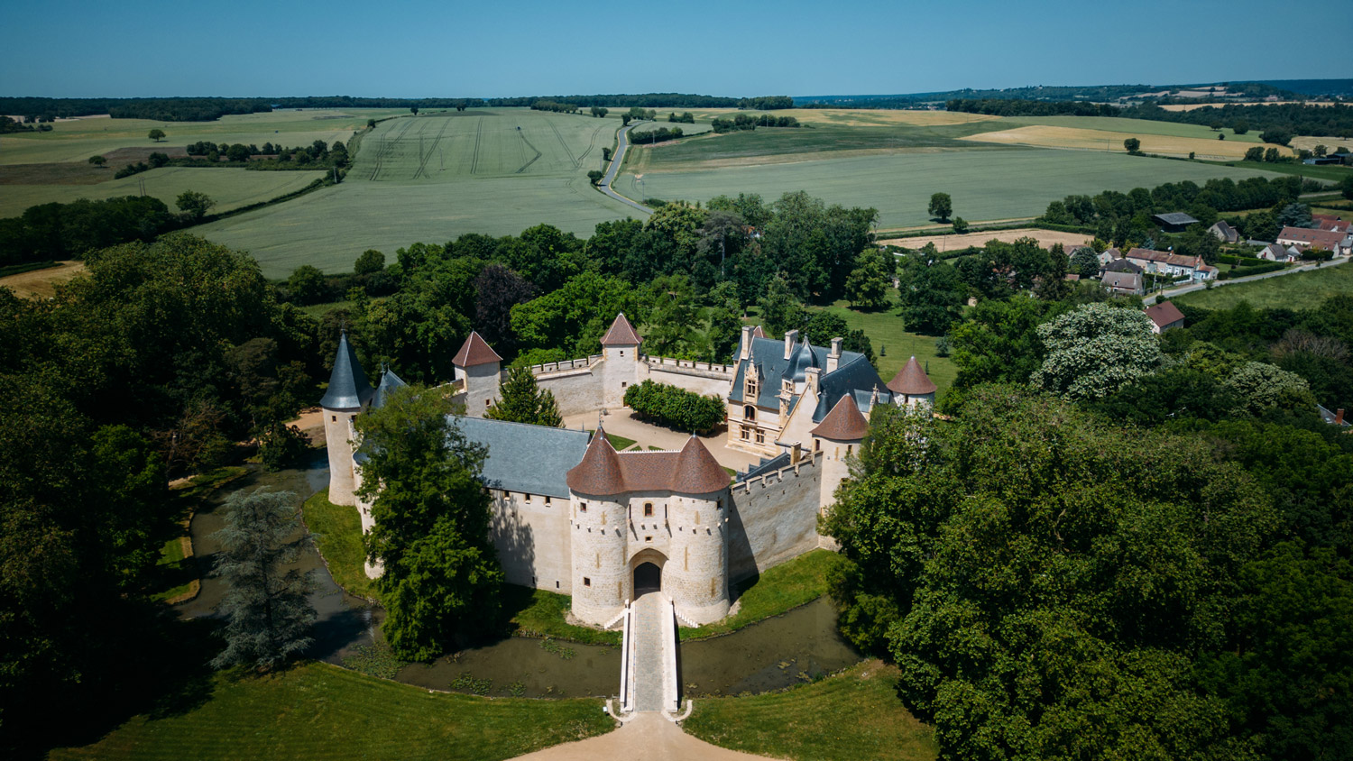 visiter le château d'Ainay-le-Vieil