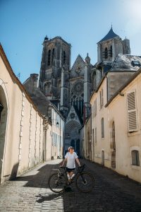 Étape à Bourges devant la cathédrale Saint-Etienne
