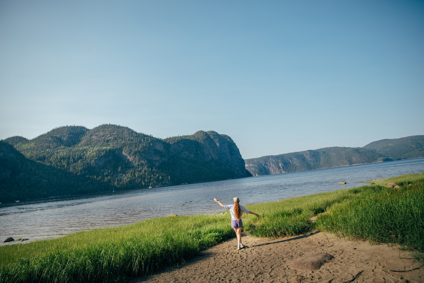 plage dans la baie Éternité dans le parc national du fjord du saguenay