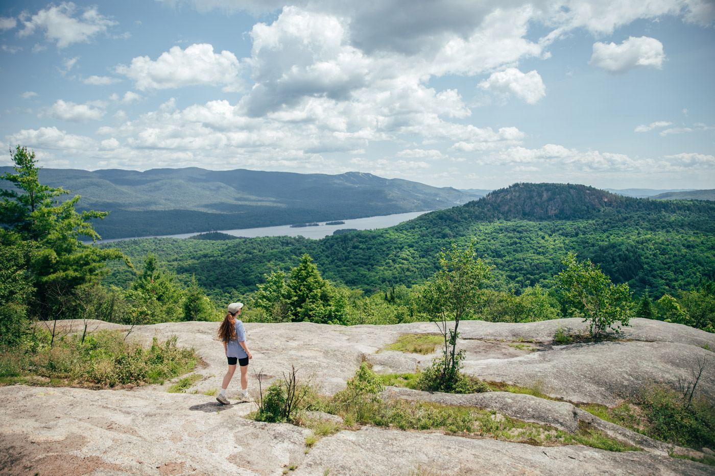 au sommet de la montagne verte