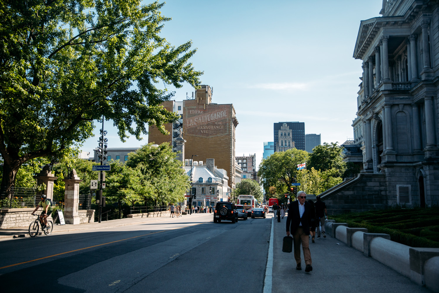 promenade en été dans le Vieux-Montréal