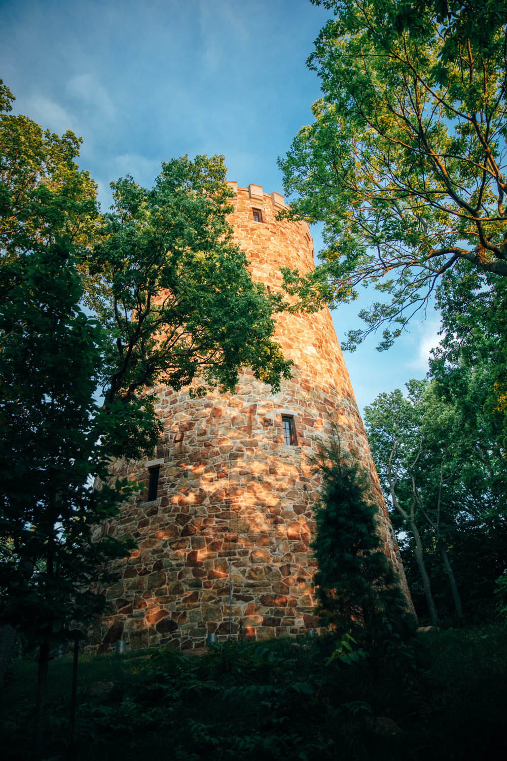 extérieur de la tour de Lévis au parc Jean-Drapeau