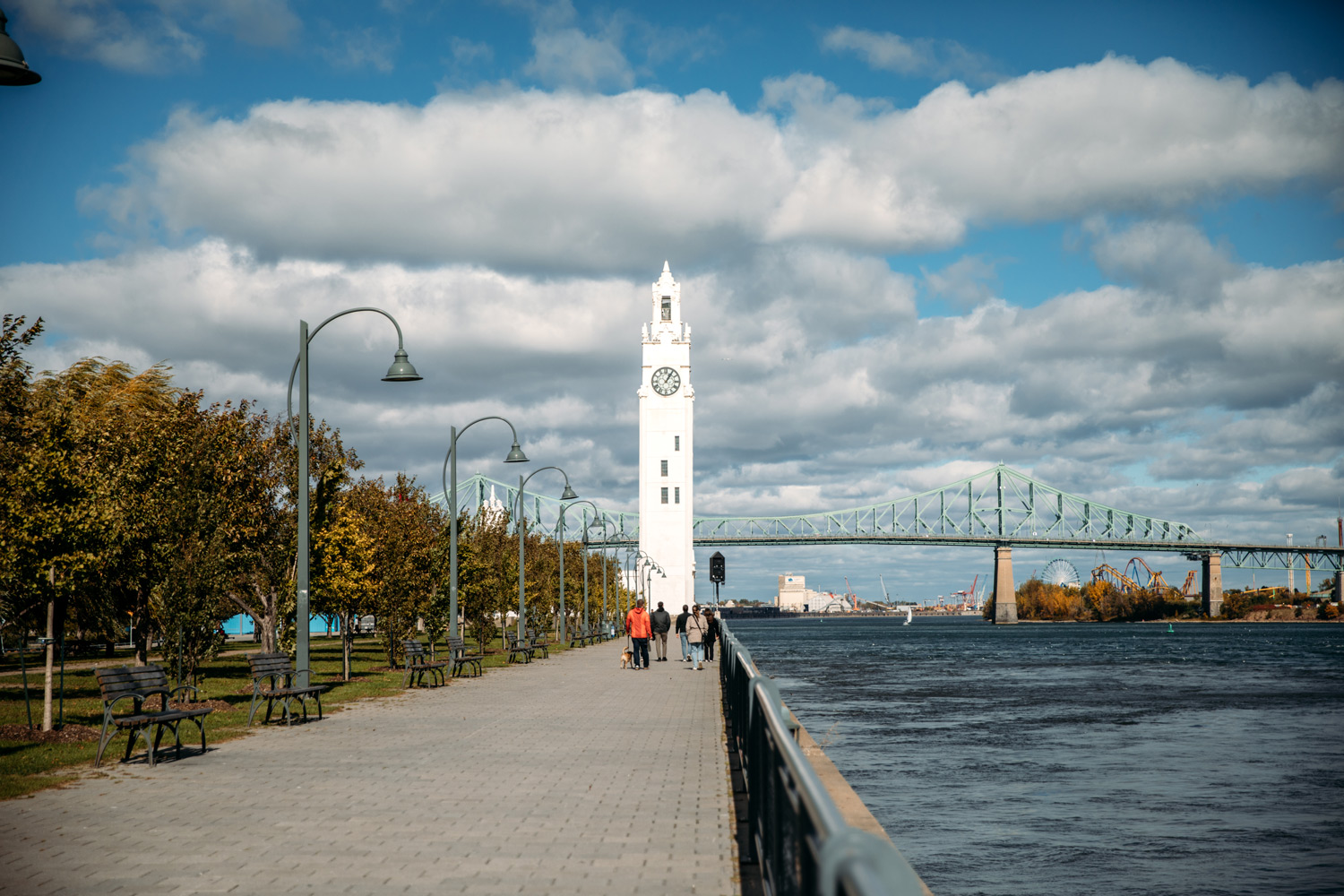 balade sur les quais jusqu'à la tour de l'Horloge