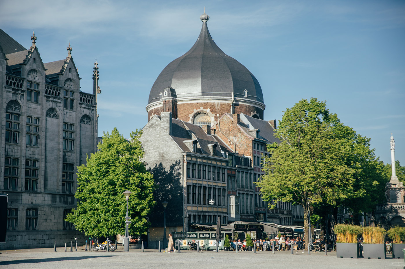 vue sur la place du Marché depuis la place Saint-Lambert
