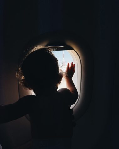 Prendre <strong>l’avion avec un bébé vers le Québec</strong> : conseils & expérience avec Air Transat - Hellolaroux